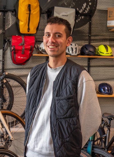 Arvin is verkoper bij QicQ